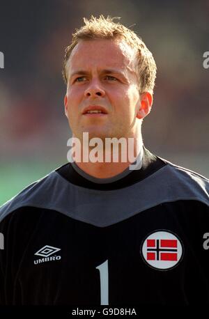 Soccer - Euro 2000 - Group C - Spain v Norway. Thomas Myhre, Norway Stock Photo