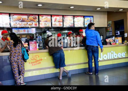 PHILIPPINEN, Luzon, Manila, Las Pinas, Jollibee Fast Food Restaurant, Jollibee fast food chain was founded by chinese Filipino Tony Tan Caktiong Stock Photo