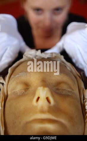 Lyon and Turnbull employee Victoria Crake looks at the Death Mask of Mary Queen of Scots, that is on show at the auctioneers in Edinburgh. Stock Photo