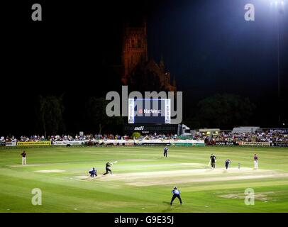 Cricket - NatWest Pro40 - Worcestershire v Gloucestershire - New Road - Worcester. A floodlit Worcester Cathedral in the distance as Worcestershire take on Gloucestershire in the NatWest Pro40 match at New Road, Worcester. Stock Photo