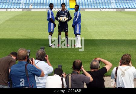 Chelsea's (left to right) Salomon Kalou, Carlo Cudicini and Michael Essien pose for photographers during a photocall to launch the club's new kit at Stamford Bridge, London. Stock Photo