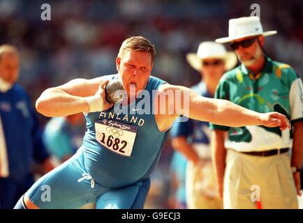 Sydney 2000 Olympics - Athletics - Men's Shot Put. Finland's Timo Aaltonen Stock Photo