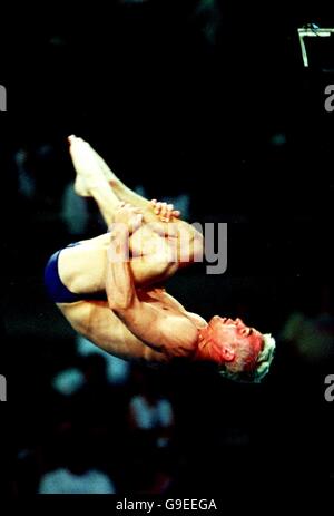 Sydney 2000 Olympics - Diving - Men's 10m Platform - Preliminary. Great Britain's Leon Taylor in action on the 10m platform Stock Photo