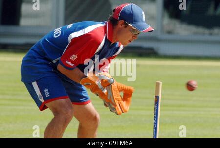 Cricket - England nets practice session - Lord's Cricket Ground, London.. England wicket keeper Geraint Jones during a nets practice session at Lord's Cricket Ground, St John's Wood, London. Stock Photo