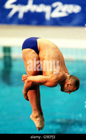 Sydney 2000 Olympics -Diving - Men's 3m Springboard. Great Britain's Tony Ally makes a dive Stock Photo