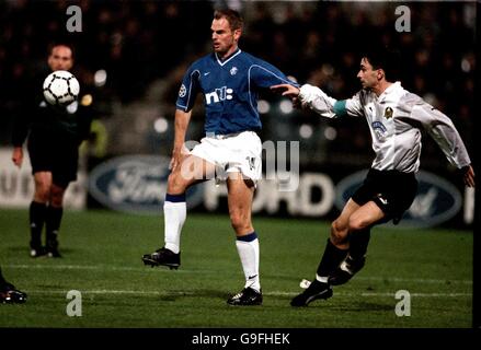 Rangers' Ronald De Boer (L) battles with Sturm Graz's Gunther ...