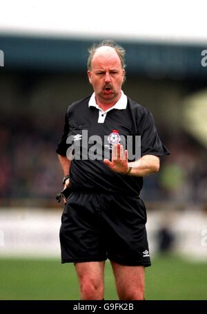 Referee Kevin Lynch Stock Photo - Alamy