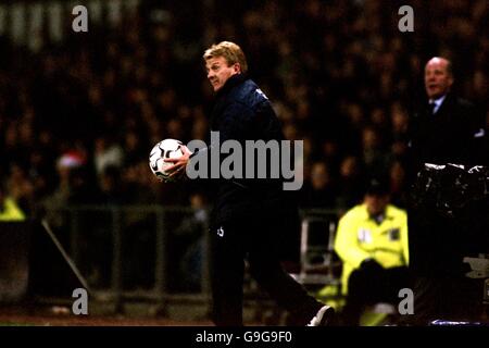 Coventry City Manager Gordon Strachan is anxious to keep the ball rolling as his side are beaten at Derby County Stock Photo