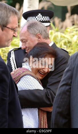 Ken Livingstone the Mayor of London comforts Mrs Kuldip Singh-Bedi, as she is overcome with grief at the Annual Metropolitan Police Memorial day, at the Police training College in Hendon North West London. Stock Photo