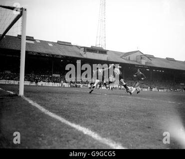 Sold at Auction: Dave Hollins (1938) Welsh former Goalkeeper who pl