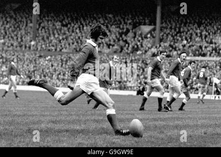 Rugby Union - Five Nations Championship - England v Wales - Twickenham. Barry John, Wales. Stock Photo