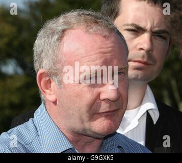 Sinn Fein's Deputy leader Martin McGuinness joins Donegal candidate Pierce Doherty during a photocall at the annual party think-in at the Deer Park Hotel in Dublin. Friday 8th September 2006. Stock Photo