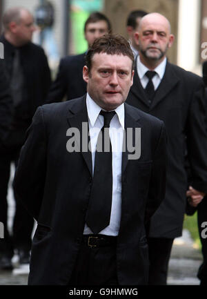 Jimmy White arrives at Leeds Parish Church for the funeral of snooker player Paul Hunter, who died last week aged only 27 following a battle with cancer. Stock Photo