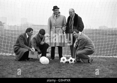 (L-R) Arsenal manager Terry Neill, Fulham manager Malcolm MacDonald, Denis Thatcher, England manager Ron Greenwood and Tottenham Hotspur manager Keith Burkinshaw inspect the new all-weather playing surface, featuring natural turf with a deep irrigation and drainage system, at a sports centre in London's Docklands Stock Photo