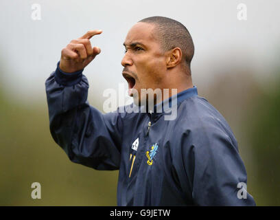 Soccer - Coca-Cola League Two - Macclesfield Town v Mansfield Town - Moss Rose. Macclesfield's manager Paul Ince shouts to his team during the Coca-Cola League Two match against Mansfield at Moss Rose, Macclesfield. Stock Photo