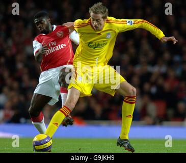 Arsenal's Kolo Toure battles for the ball with Liverpool's Peter Crouch Stock Photo