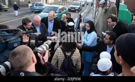 Asma Patel, a veiled muslim woman, talks to the media outside Little Harwood Community Centre in Blackburn after Jack Straw arrived for his first constituency surgery since his comments appeared in the Lancashire Telegraph. PRESS ASSOCIATION PHOTOS. Picture date: Friday 13 October 2006. Mr Straw said no one had challenged his right to say that he preferred women to remove their veils when they visited his constituency surgery. Photo credit should read: Peter Byrne/PA Stock Photo