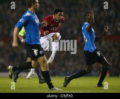 Soccer - UEFA Champions League - Group F - Manchester United v FC Copenhagen - Old Trafford. Manchester United's Kieran Richardson scores his sides third goal against FC Copenhagen Stock Photo