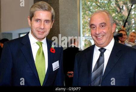 Arcadia boss Sir Philip Green (right) and Marks and Spencers Chief Executive Stuart Rose during a visit for the official opening of the Fashion Retail Academy in central London. PRESS ASSOCIATION Photo. Picture date: Tuesday October 31 2006. Sir Philip Green today offered Tony Blair a job when his premiership ends - in the fashion industry.The Arcadia boss made the proposition as the Prime Minister attended the opening of the Fashion Retail Academy's new buildings in central London. See PA story POLITICS Blair. Photo credit should read: Fiona Hanson/WPA rota/PA. Stock Photo