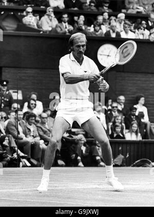 Tennis - Wimbledon Championships - Men's Singles - Semi Final - Stan Smith v Ken Rosewall Stock Photo
