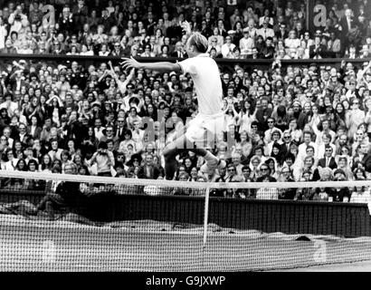 Tennis - Wimbledon Championships - Men's Singles - Final - Stan Smith v Ilie Nastase Stock Photo