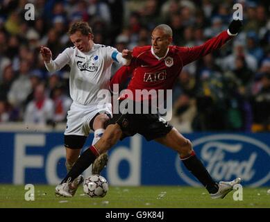 Soccer - UEFA Champions League - Group F - FC Copenhagen v Manchester United - Parken Stadium. Manchester United's Rio Ferdinand and FC Cophenhagen's Tobias Linderoth Stock Photo