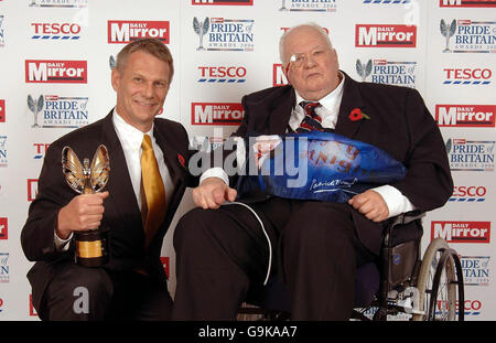 Astronaut Piers Sellers, from Crowborough,East Sussex, holds the Outstanding Achievement Award that was presented to him by astronomer Patrick Moore (right) at the Daily Mirror Pride of Britain Awards at London Television Studios in central London. Stock Photo