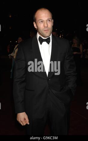 Jason Statham arrives for the World Premiere and Royal Performance of Casino Royale, Odeon Leicester Square, London. Picture date: Tuesday 14 October 2006. Photo credit should read: Yui Mok/PA Stock Photo
