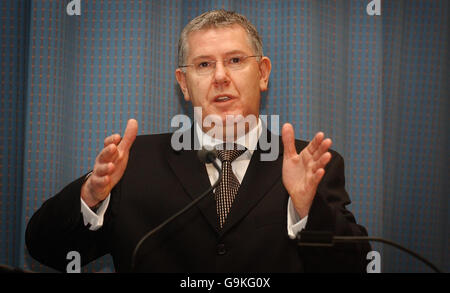 Scottish Health minister Andy Kerr addresses a Health and Violence Seminar organised by the Violence Reduction Unit at the National Museum of Scotland in Edinburgh. Stock Photo