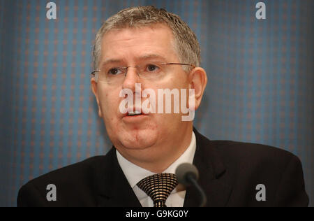 Scottish Health minister Andy Kerr addresses a Health and Violence Seminar organised by the Violence Reduction Unit at the National Museum of Scotland in Edinburgh. Stock Photo