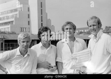 England captain Tony Greig (r) with the three new caps who will be making their debut in the second Ashes test: (l-r) David Steele, Bob Woolmer, Phil Edmonds Stock Photo