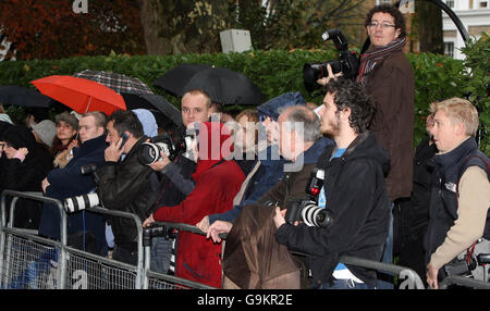 A handful of Michael Jackson fans show up outside the star's hotel. London,  England - 04.03.09 Stock Photo - Alamy