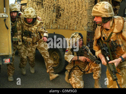 Soldiers from 40 Regiment Highland Gunners in training at Shaibah Logostics Base near Basra, Iraq. Stock Photo