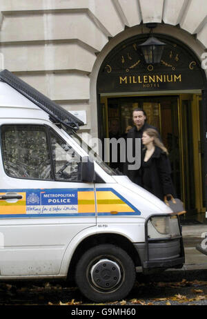 Metropolitan Police investigate the Millennium Hotel visited by Russian dissident Alexander Litvinenko in London. Stock Photo