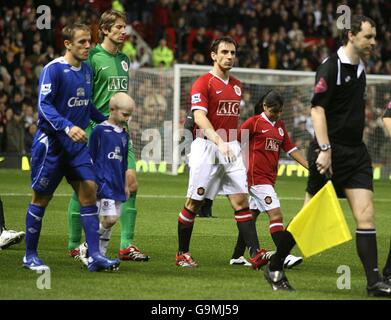 Manchester United captain Gary Neville and Everton captain Phil Neville lead out the teams prior to the game Stock Photo