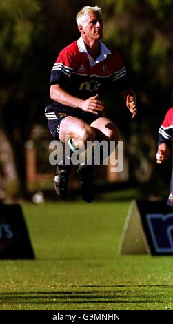 British Lions Tour 2001, Training Perth. British Lions Will Greenwood warms up during training at the Associates Rugby Club. Stock Photo