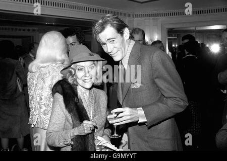 Actor Peter O'Toole with Gloria Swanson at Foyles Literary luncheon at the Dorchester Hotel, Park Lane. Stock Photo