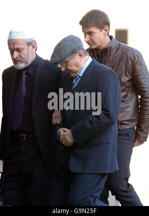 Walter Litvinenko (centre) father of former Russian spy Alexander Litvinenko arrives for prayers at Central London Mosque in Regent's Park, central London. Stock Photo