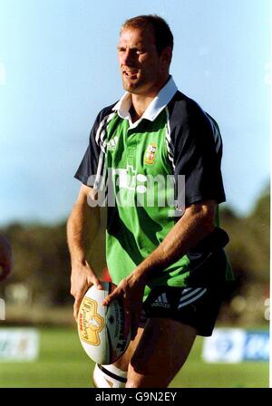 British Lions Tour 2001 - Training in Perth. British Lions' Lawrence Dallaglio training at the Palmyra Rugby Club Stock Photo