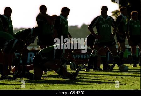 British Lions Tour 2001 - Training in Perth. British Lions players stretch during the warm up before training at the Palmyra Rugby Club Stock Photo