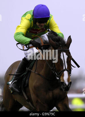 Horse Racing - Stan James Christmas Festival 2006 - Kempton Park Stock Photo