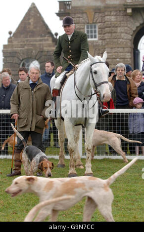 Masters of the Beaufort Hunt, Duke of Beaufort (left) and Capt Ian Farquhar before the start of the Boxing Day meet at Badminton. Stock Photo