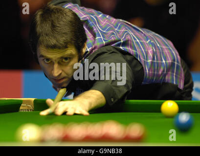 Snooker - SAGA Insurance Masters 2007 - Wembley Arena. Ronnie O'Sullivan in action during the SAGA Insurance Masters 2007 at Wembley Arena, London. Stock Photo