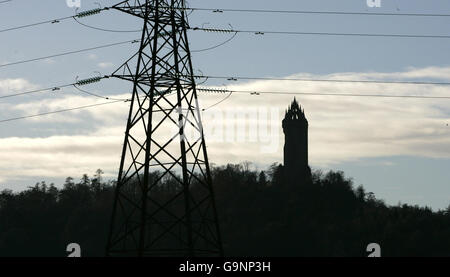 An electricity pylon next to the Wallace Monument on the day the public inquiry begins for the proposed Beauly to Denny 400 kv Steel tower Double Circuit overhead electricity Transmission Line. Stock Photo