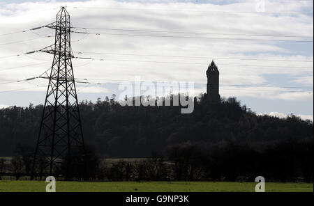 An electricity pylon next to the Wallace Monument on the day the public inquiry begins for the proposed Beauly to Denny 400 kv Steel tower Double Circuit overhead electricity Transmission Line. Stock Photo