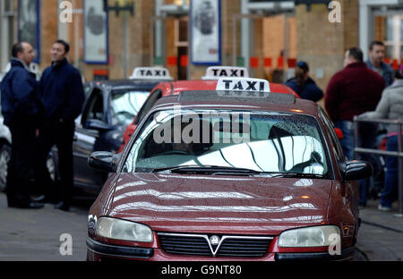 Generic transport pics. Taxis and drivers wait outside York Station. Stock Photo