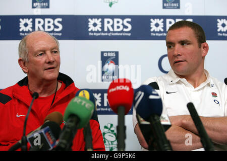 Rugby Union - RBS 6 Nations Championship 2007 - Ireland v England - England press conference - Croke Park. England coach Brian Ashton (left) with Phil Vickery during a press conference at Croke Park, Dublin. Stock Photo