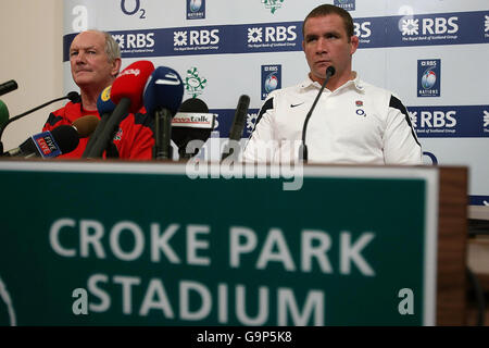 Rugby Union - RBS 6 Nations Championship 2007 - Ireland v England - England press conference - Croke Park. England coach Brian Ashton (left) with Phil Vickery during a press conference at Croke Park, Dublin. Stock Photo