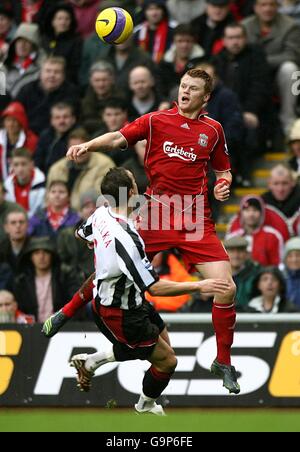 Soccer - FA Barclays Premiership - Liverpool v Sheffield United - Anfield. Liverpool's John Arne Riise (right) and Sheffield United's Phil Jagielka battle for the ball. Stock Photo