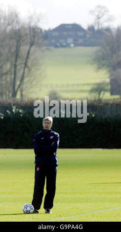 soccer-arsenal-united-training-session-london-colney-stock-photo